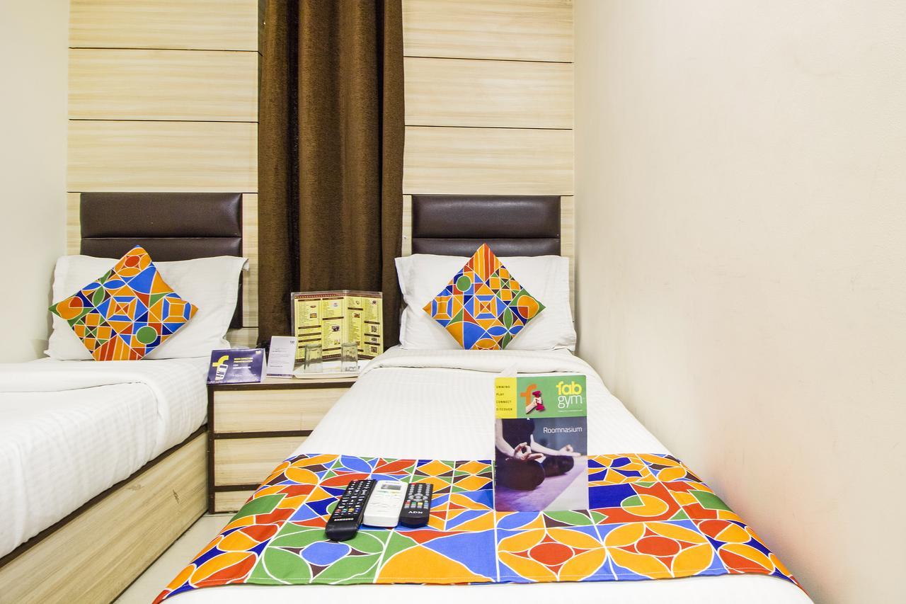 Hotel FabExpress Le Continental Nuova Delhi Esterno foto