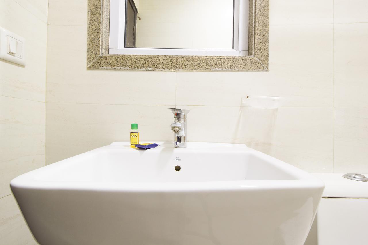 Hotel FabExpress Le Continental Nuova Delhi Esterno foto