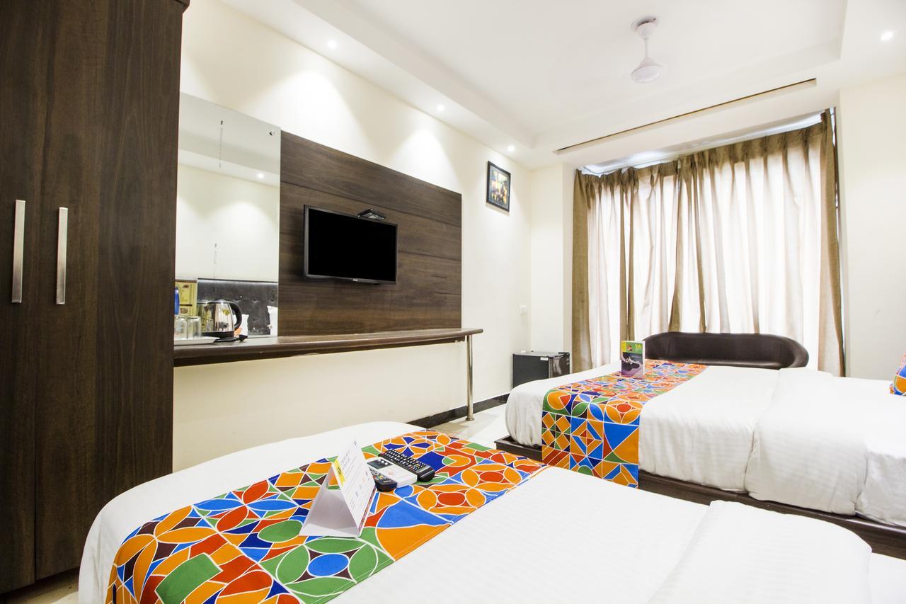 Hotel FabExpress Le Continental Nuova Delhi Esterno foto