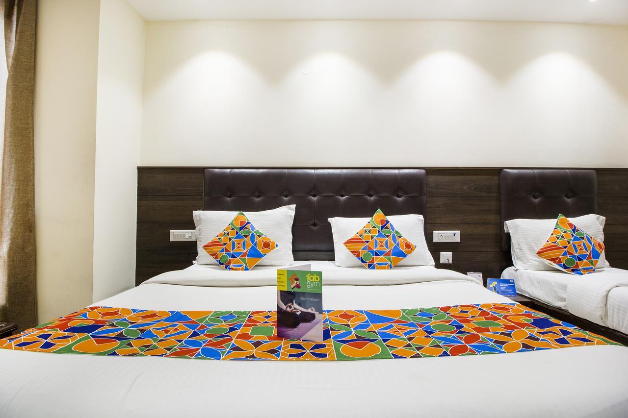 Hotel FabExpress Le Continental Nuova Delhi Esterno foto