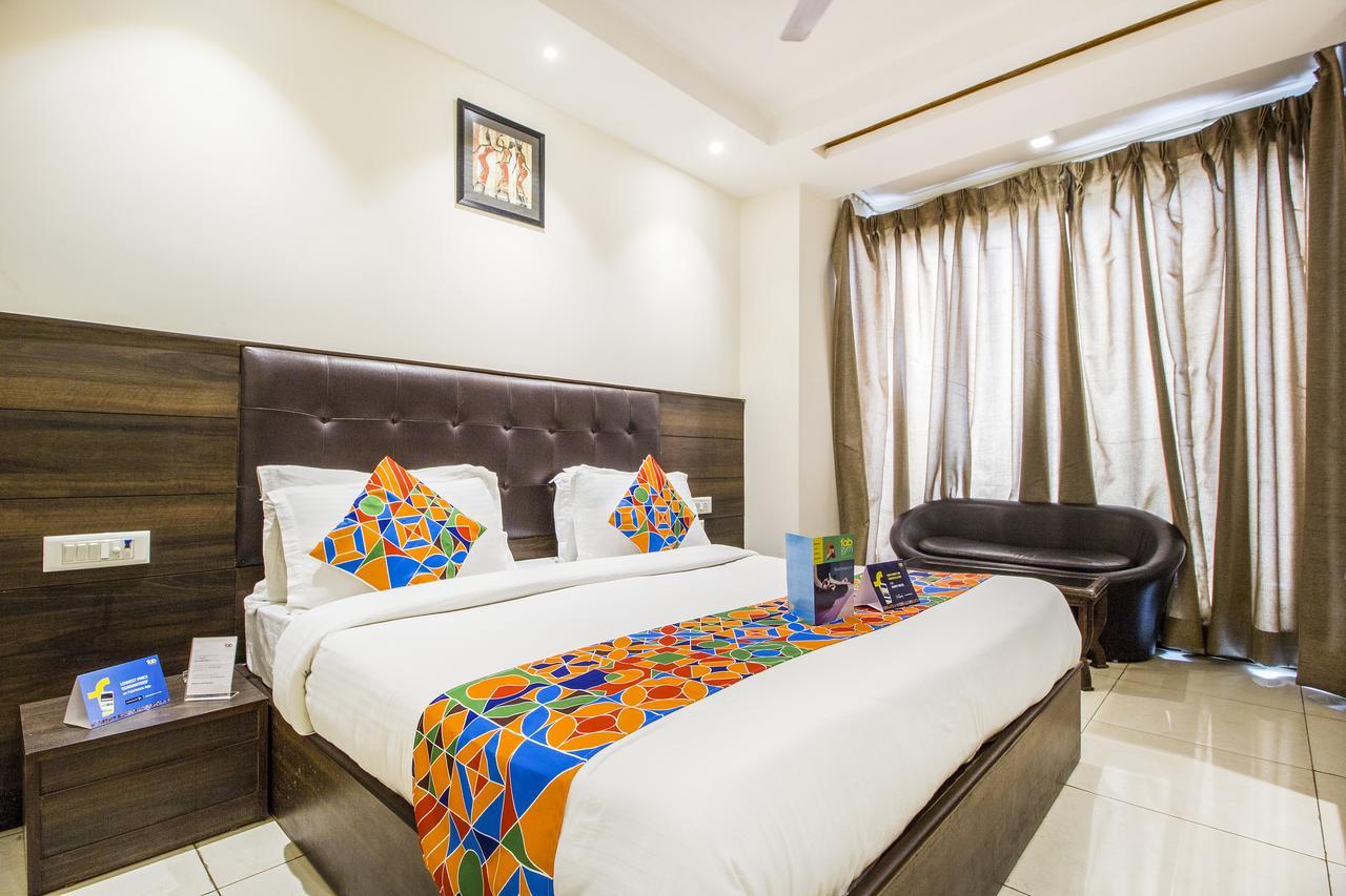 Hotel FabExpress Le Continental Nuova Delhi Esterno foto