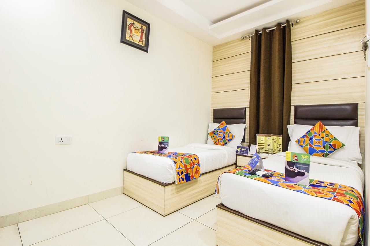 Hotel FabExpress Le Continental Nuova Delhi Esterno foto