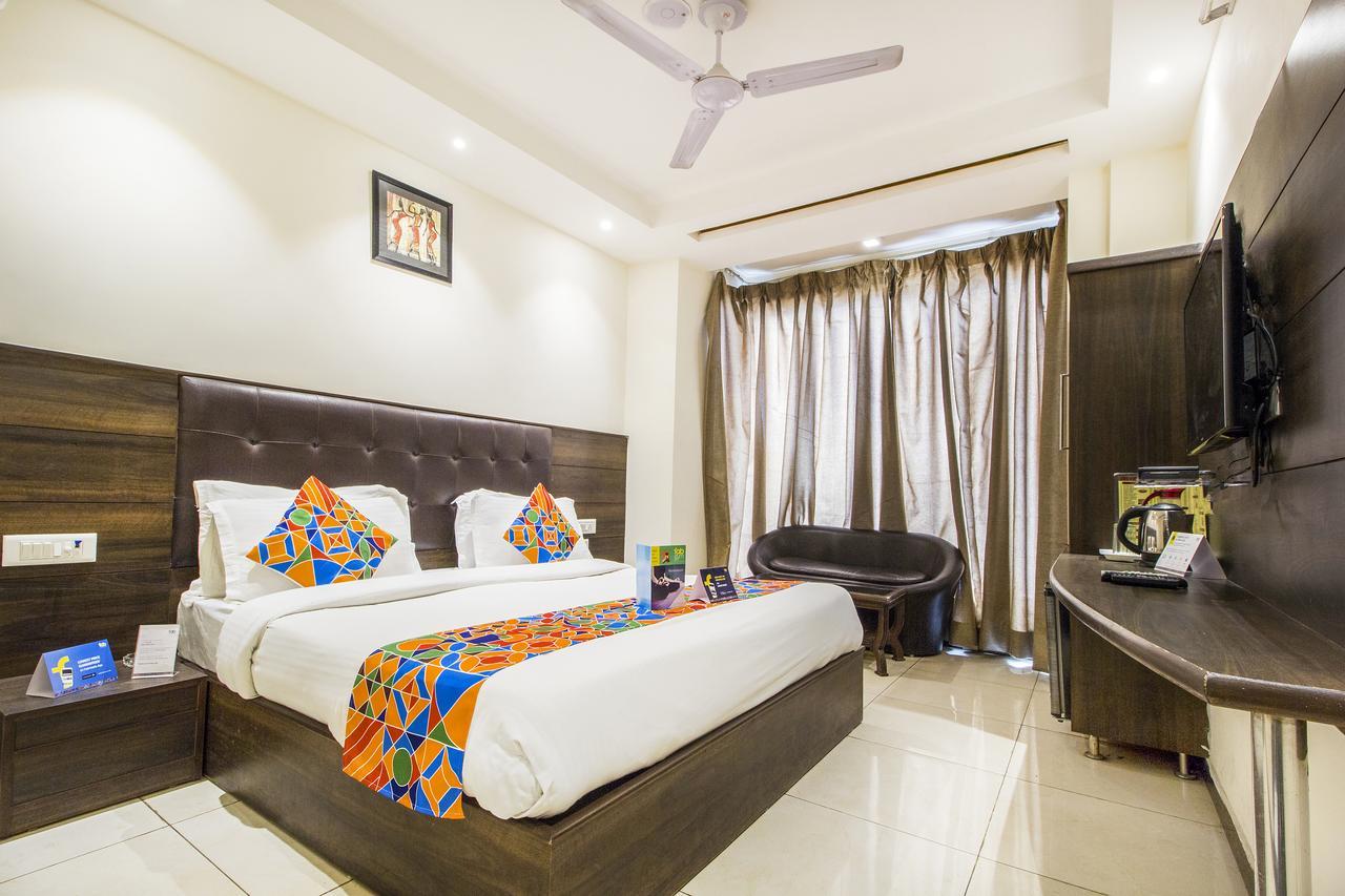 Hotel FabExpress Le Continental Nuova Delhi Esterno foto