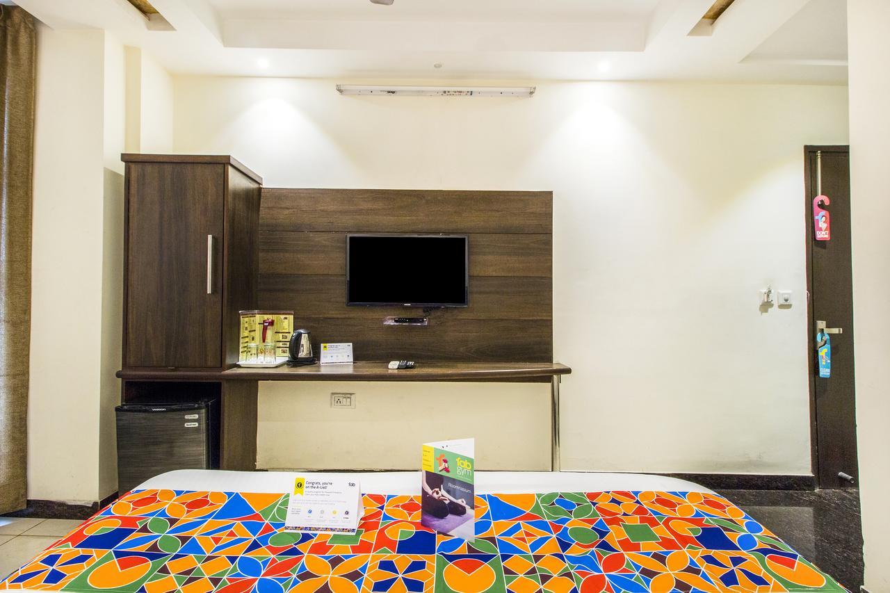 Hotel FabExpress Le Continental Nuova Delhi Esterno foto
