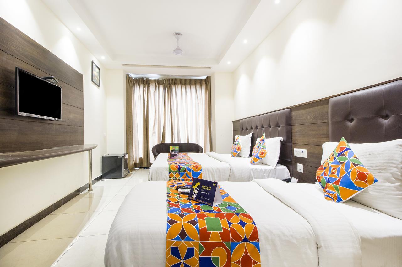 Hotel FabExpress Le Continental Nuova Delhi Esterno foto