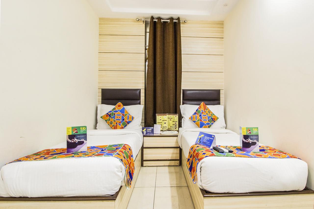 Hotel FabExpress Le Continental Nuova Delhi Esterno foto