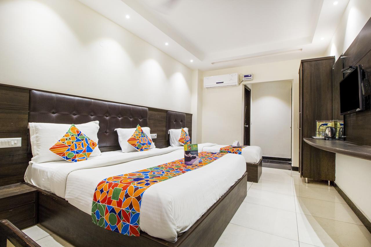 Hotel FabExpress Le Continental Nuova Delhi Esterno foto