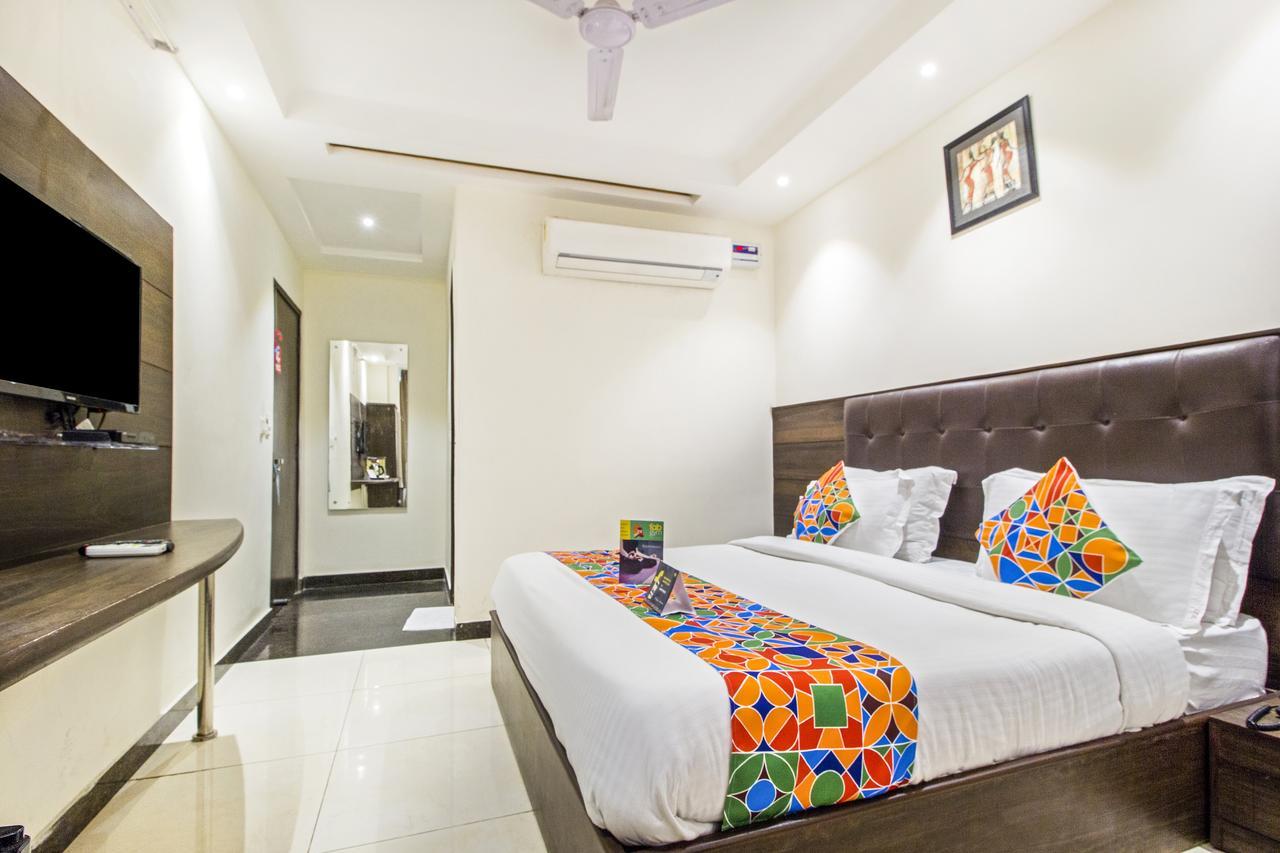 Hotel FabExpress Le Continental Nuova Delhi Esterno foto
