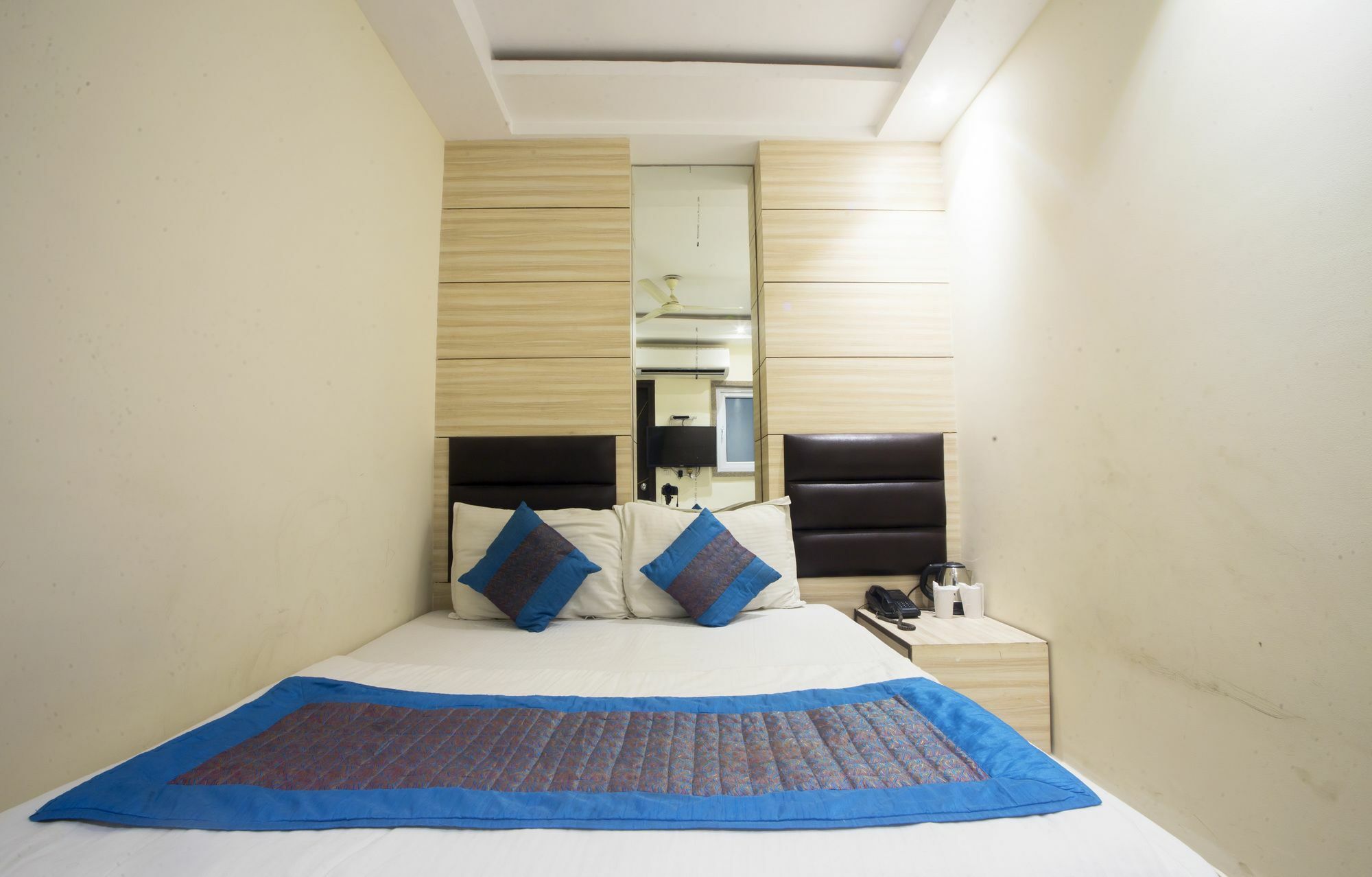 Hotel FabExpress Le Continental Nuova Delhi Esterno foto