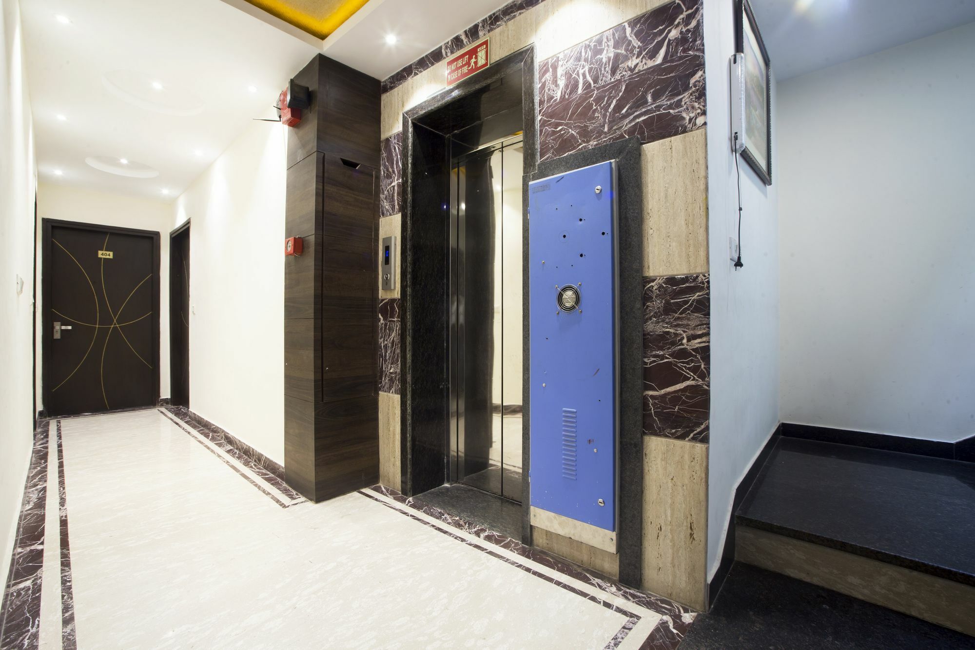 Hotel FabExpress Le Continental Nuova Delhi Esterno foto