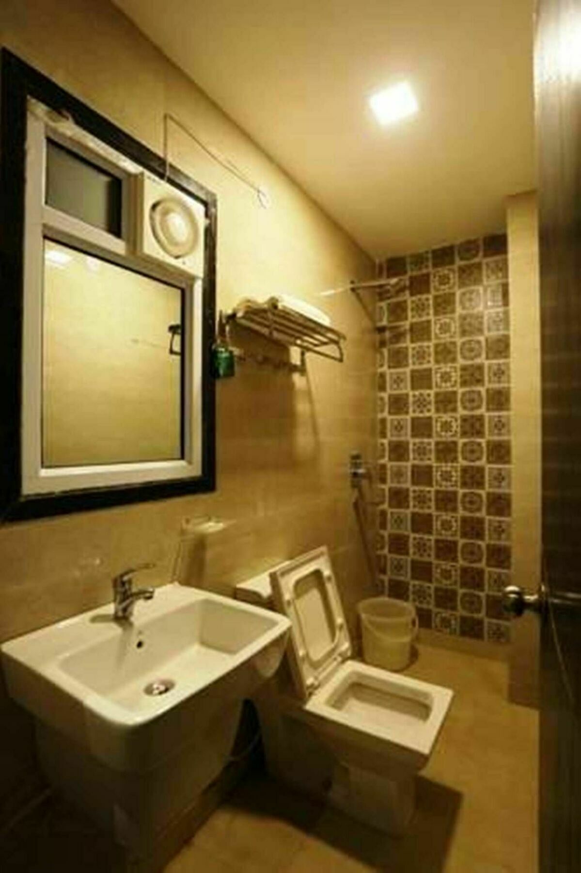 Hotel FabExpress Le Continental Nuova Delhi Esterno foto