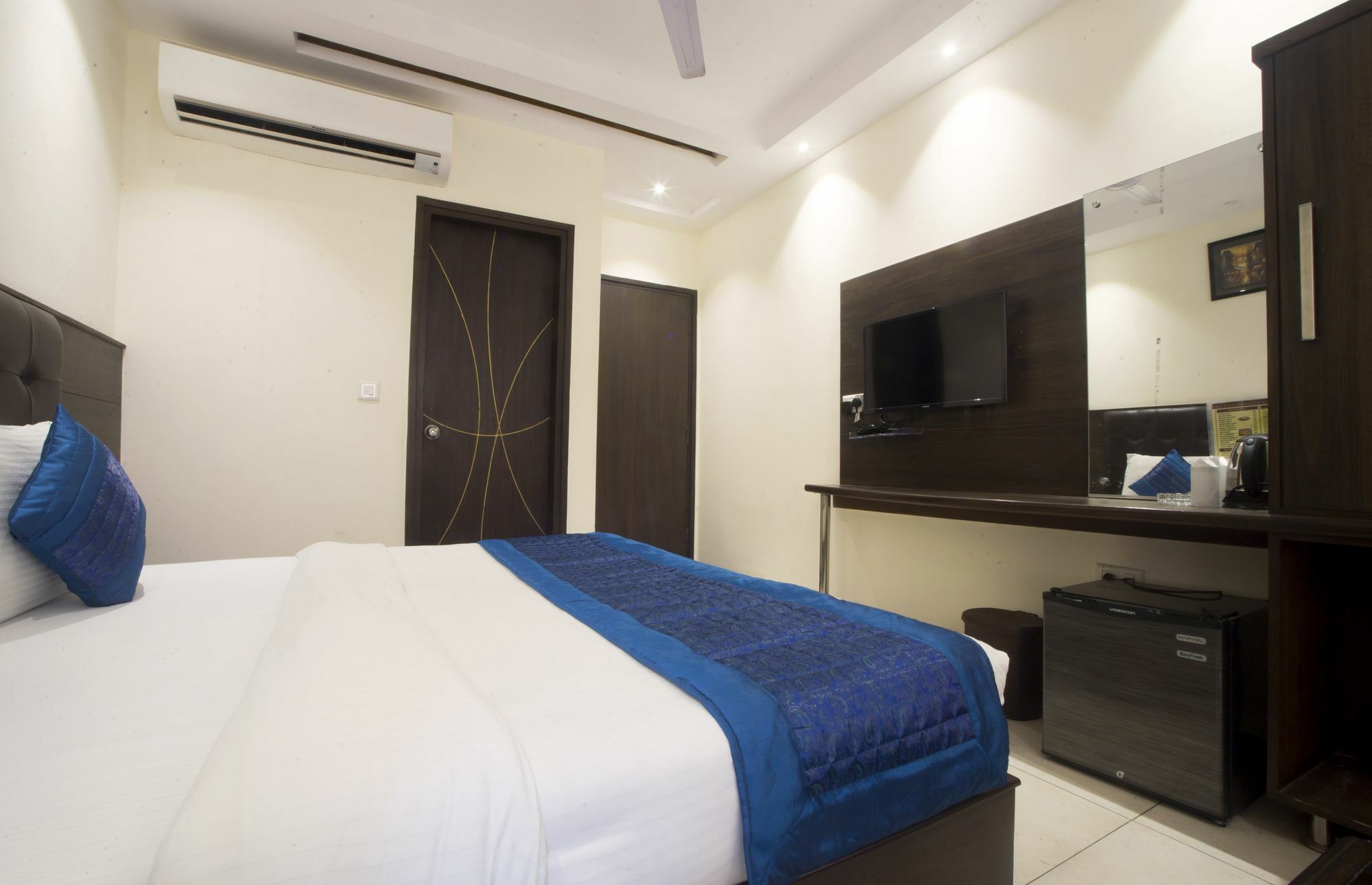 Hotel FabExpress Le Continental Nuova Delhi Esterno foto